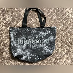 Lululemon Clean Lines Tote